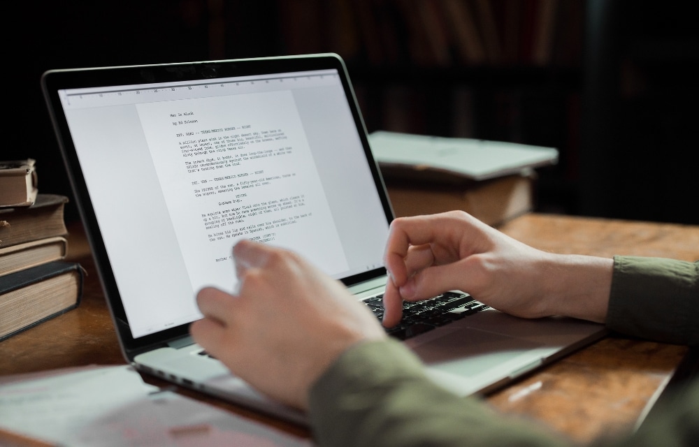 motivatiebrief schrijven op een laptop